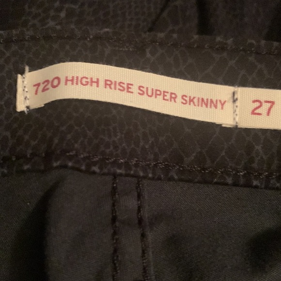 Levi's Women's 720 Python-Print High-Rise Super Skinny Jeans - Picture 10 of 12